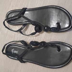 Size 8.5 Fioni black sandals